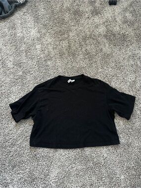 Black H&M cropped boxy tee